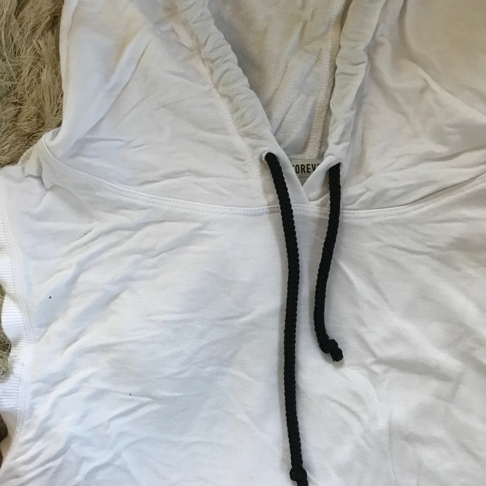 Workout top - Picture 2 of 3